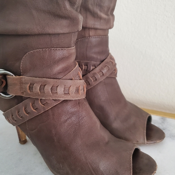 GUESS Boho Grey Leather Strappy Peep Toe Ankle Booties Women's Shoes Size 8.5 - Picture 2 of 15